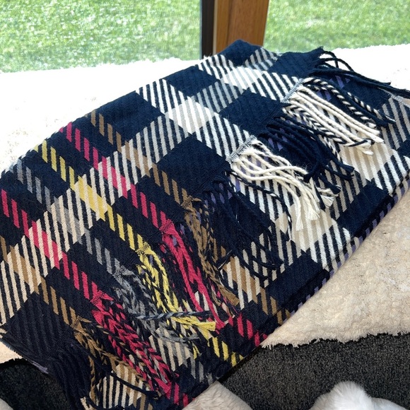 ISAAC MIZRAHI LIVE! Luxe Italian Scarf with Fringe Hem In Navy - Picture 6 of 8